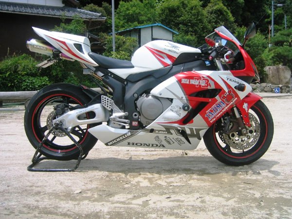 lCBR1000RR 03